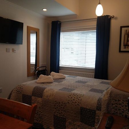 Ash Grove House Bed & Breakfast Голуей Екстериор снимка
