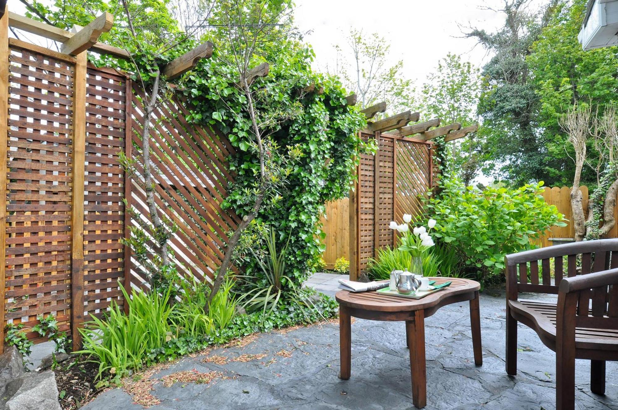 Ash Grove House Bed & Breakfast Голуей Екстериор снимка