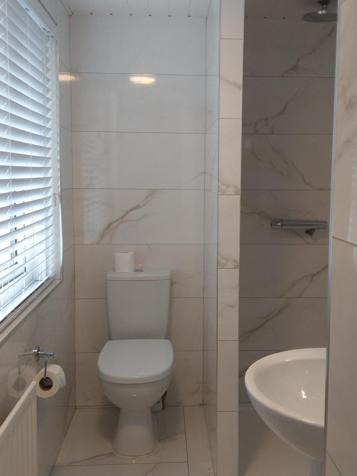 Ash Grove House Bed & Breakfast Голуей Екстериор снимка
